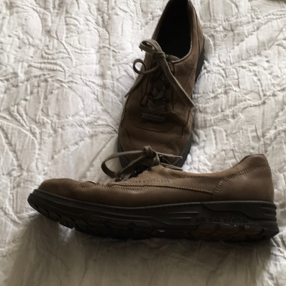 Shoes - Picture 2 of 5